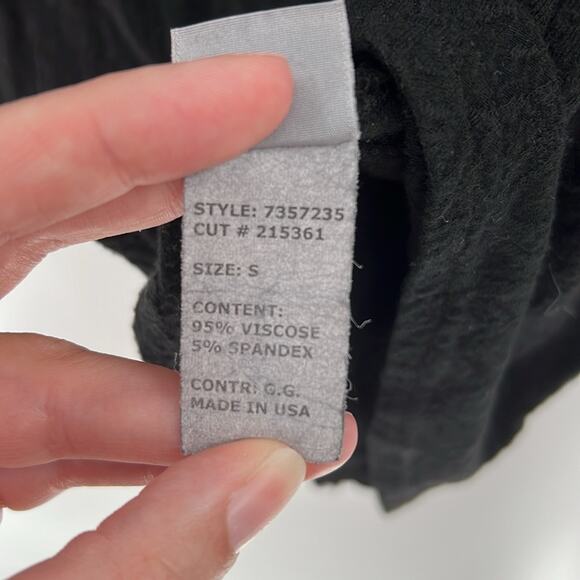 Cut Loose Women's Cowl Neck All Over Floral Print Blouse - Black - Small - Picture 5 of 7